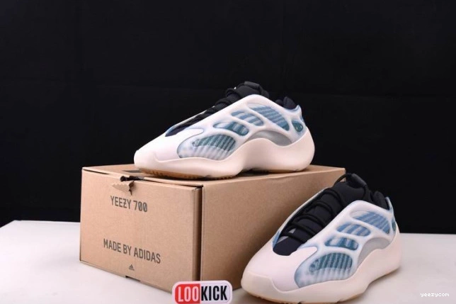 GY0260 700 V3 YEEZY ADIDAS 0826
